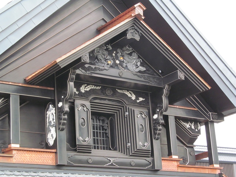 新設の両開き観音扉　正面