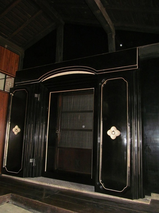 齋藤家住宅土蔵　煽扉黒漆喰施工